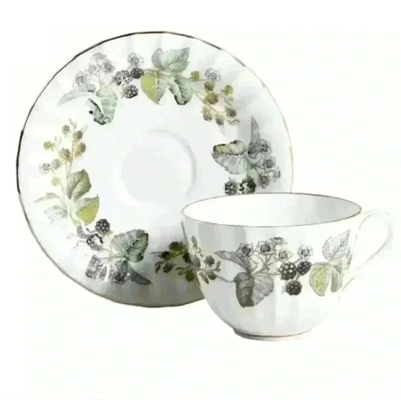 Set of 4- Lavinia Tea Cup and Saucers - Picture 2 of 4